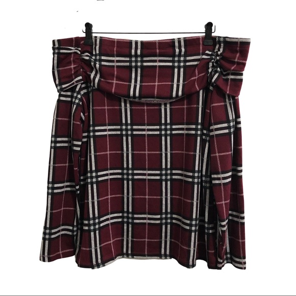Ricki’s off the shoulder plaid shirt. - Picture 5 of 5